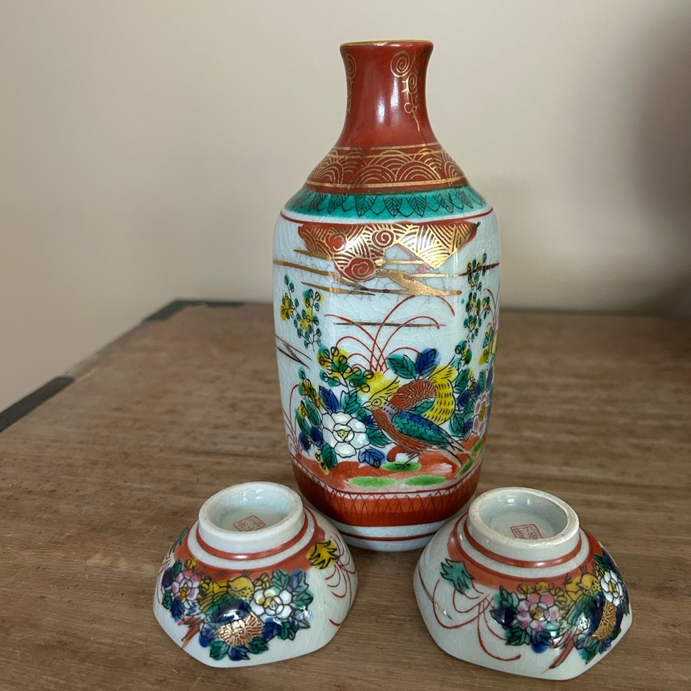 Japanese Kutani sake set, vintage.